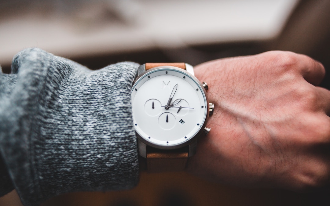 Sprechende Uhren – praktische Helfer für Senioren & Menschen mit Sehschwäche